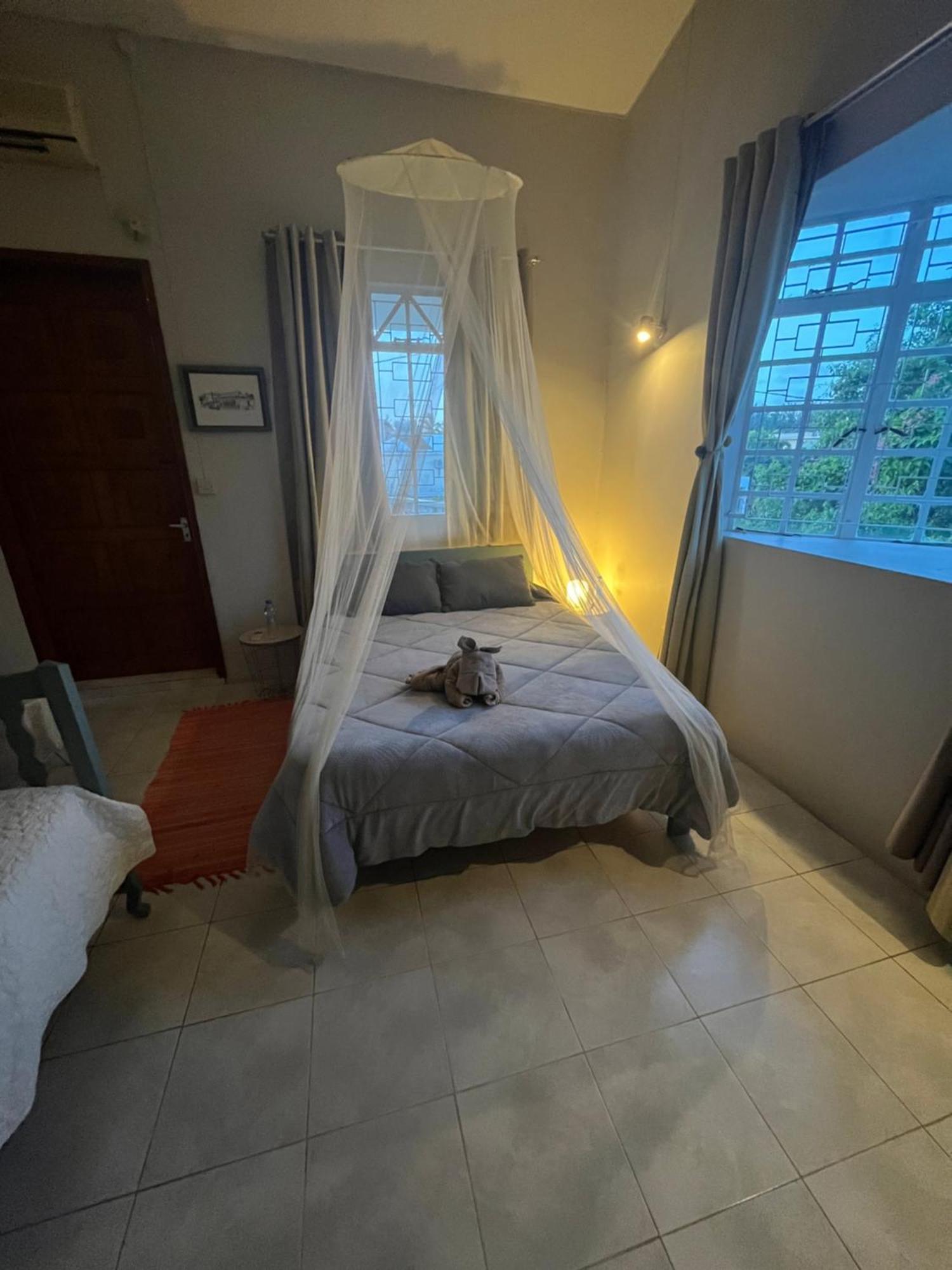Maison Sandra Montchoisy Luaran gambar