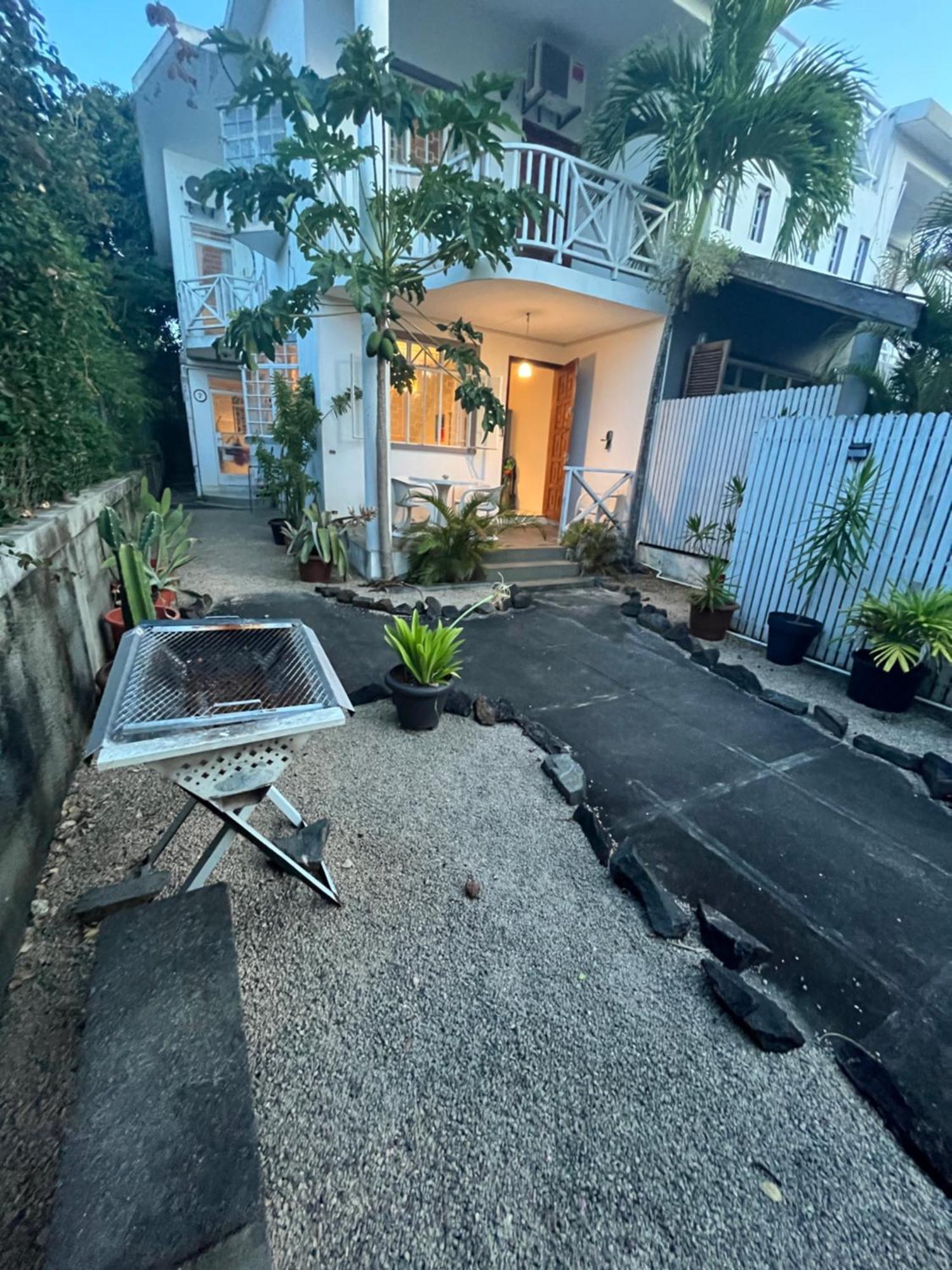 Maison Sandra Montchoisy Luaran gambar