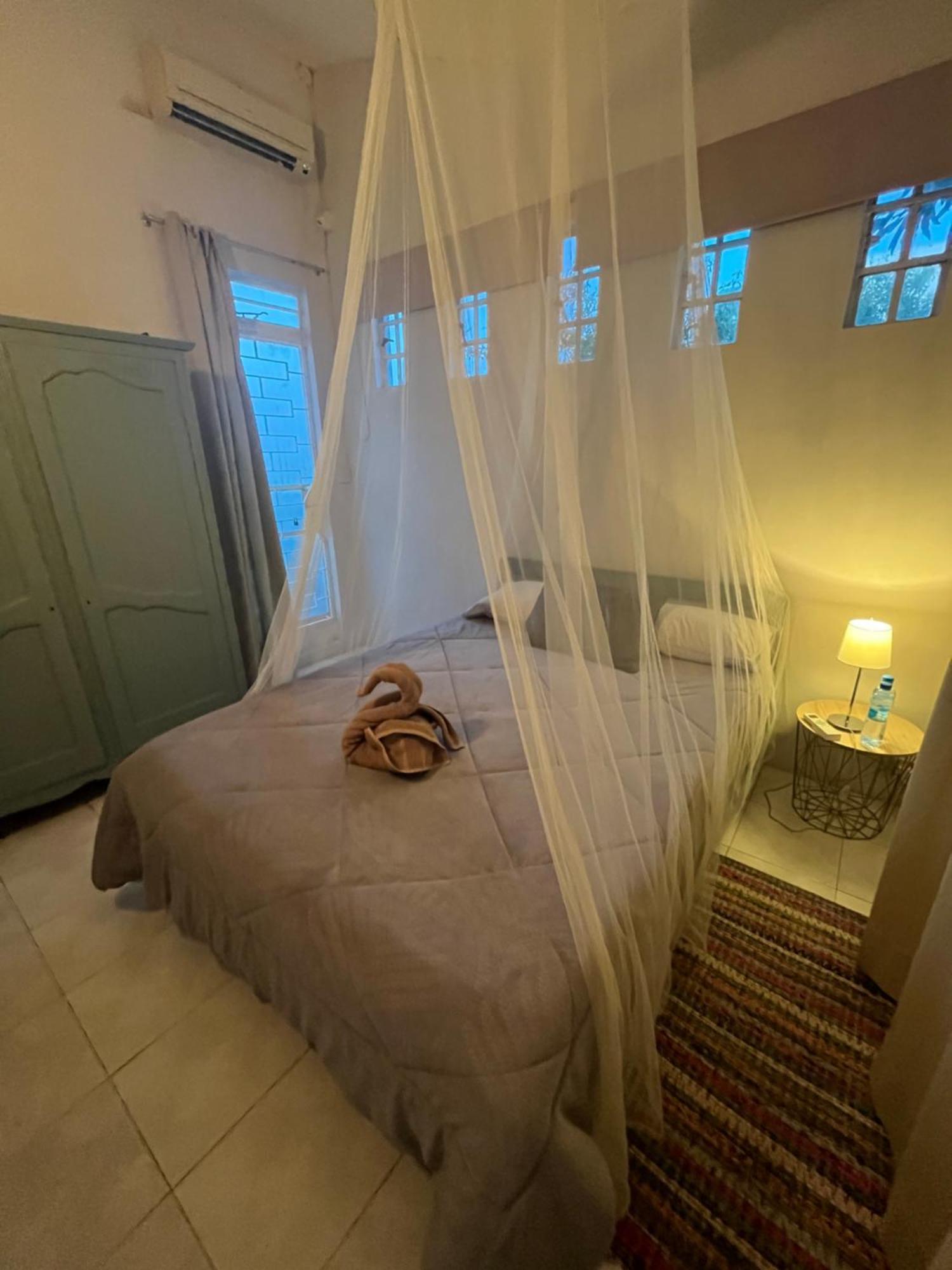 Maison Sandra Montchoisy Luaran gambar